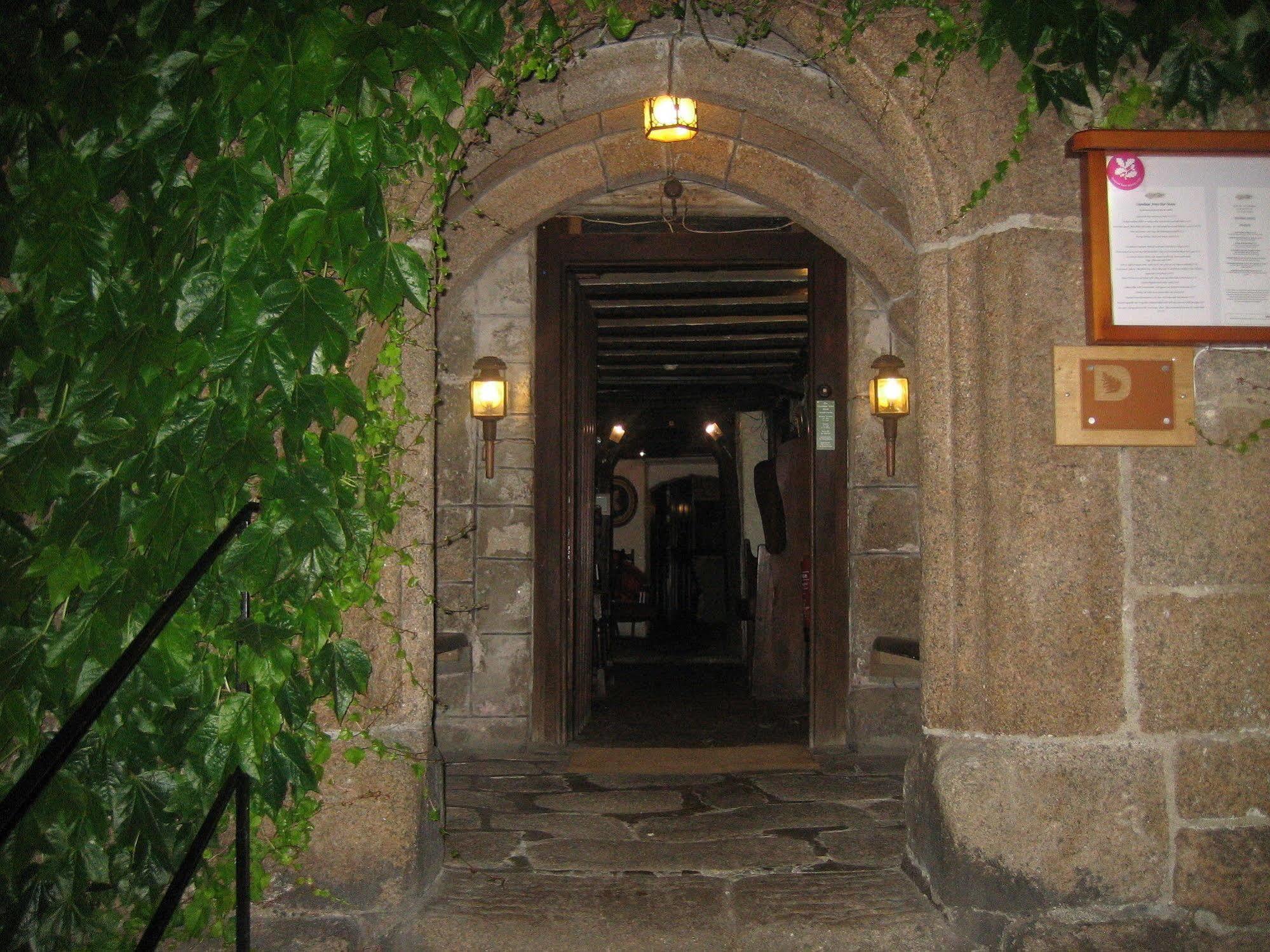 The Oxenham Arms Hotel Devon South Zeal Buitenkant foto